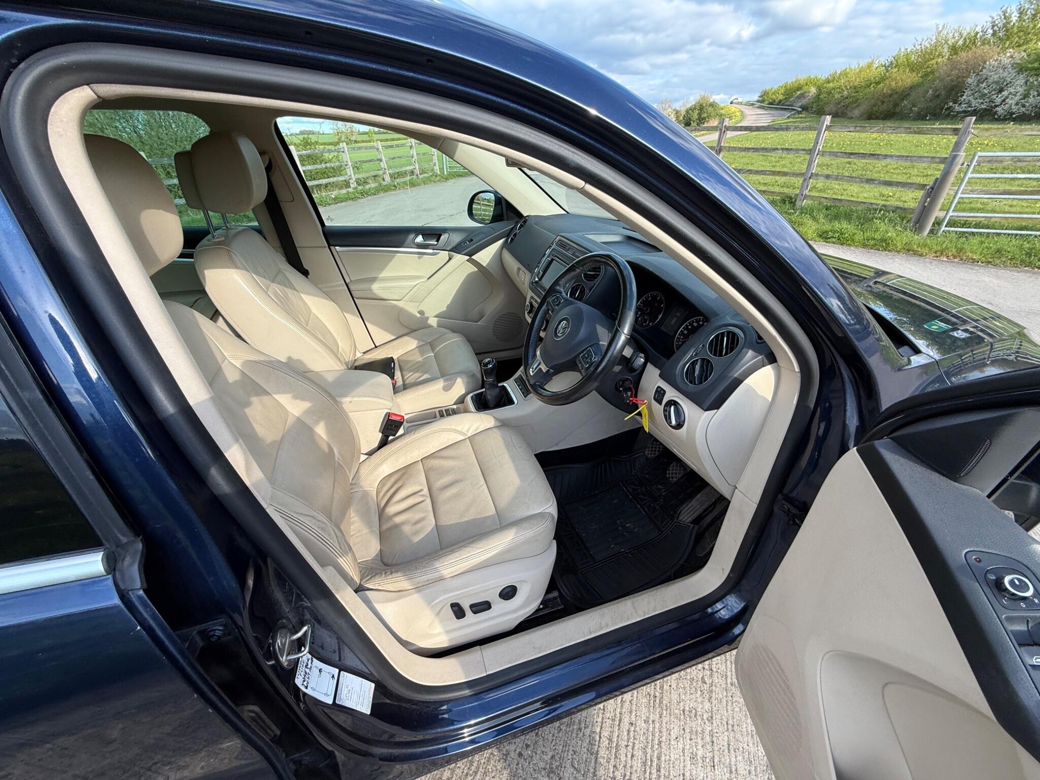 Volkswagen Tiguan 2.0 TDI BlueMotion Tech SE 4WD Euro 5 (s/s) 5dr — photo 76 of 100